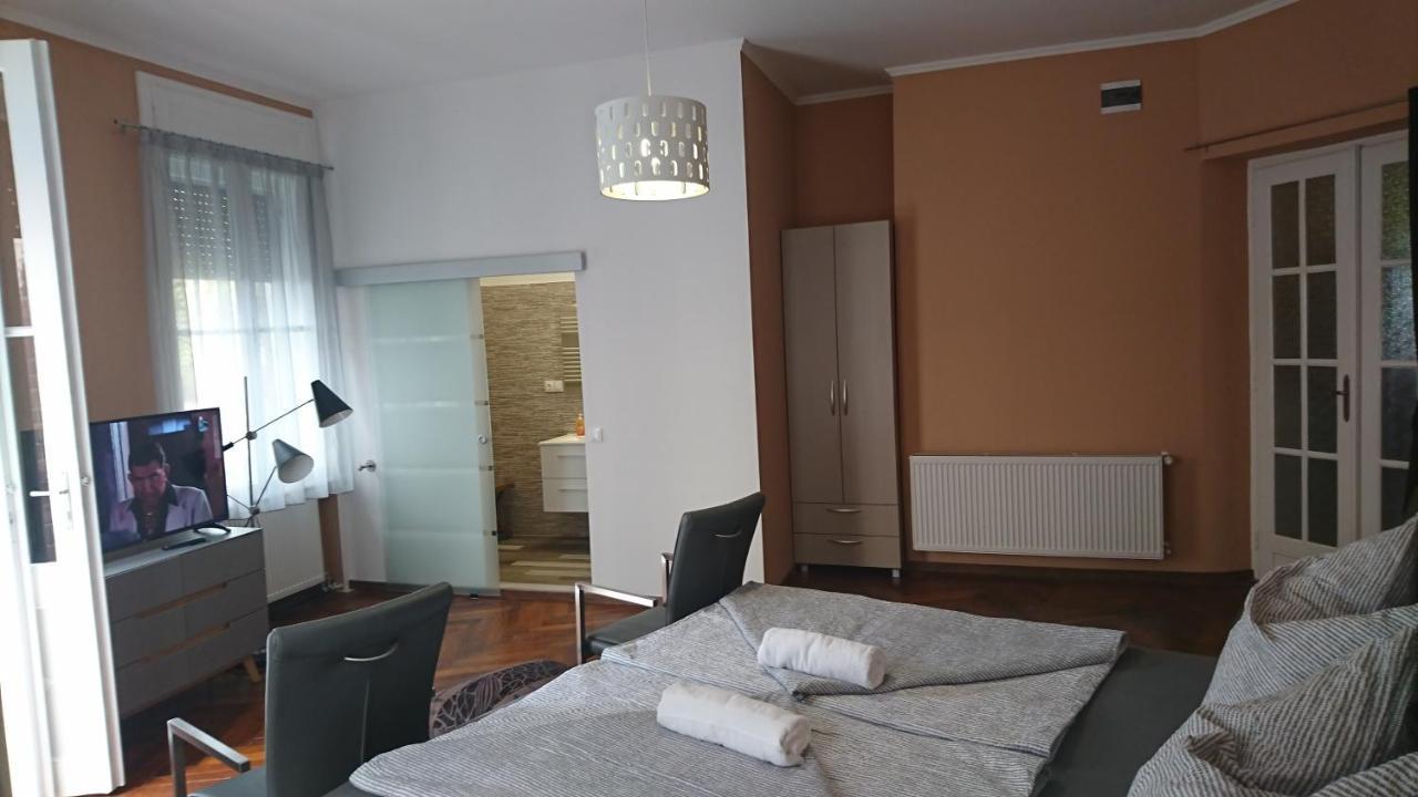 Central Vendégház Baja Extérieur photo